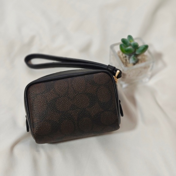 NWT COACH Small Pouch Wristlet In Signature Canvas Walnut/ Black CW907 $118 - Picture 3 of 5